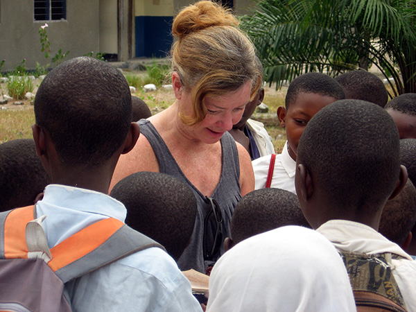 Adele Imrie reading to children